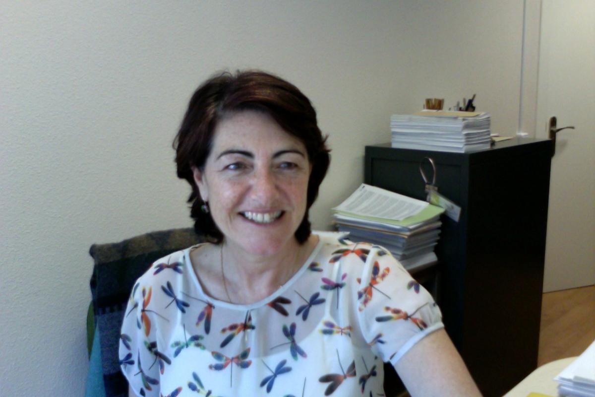 Carmen de la Torre, en su despacho en el Instituto de Química Orgánica General (IQOG)